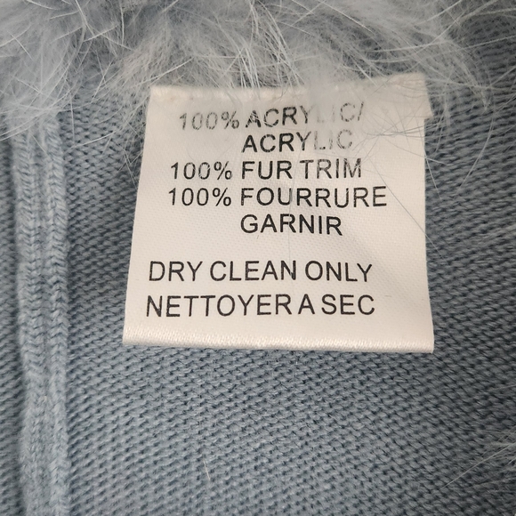 Elegant Blue Fur Trimed Cape - Picture 2 of 3